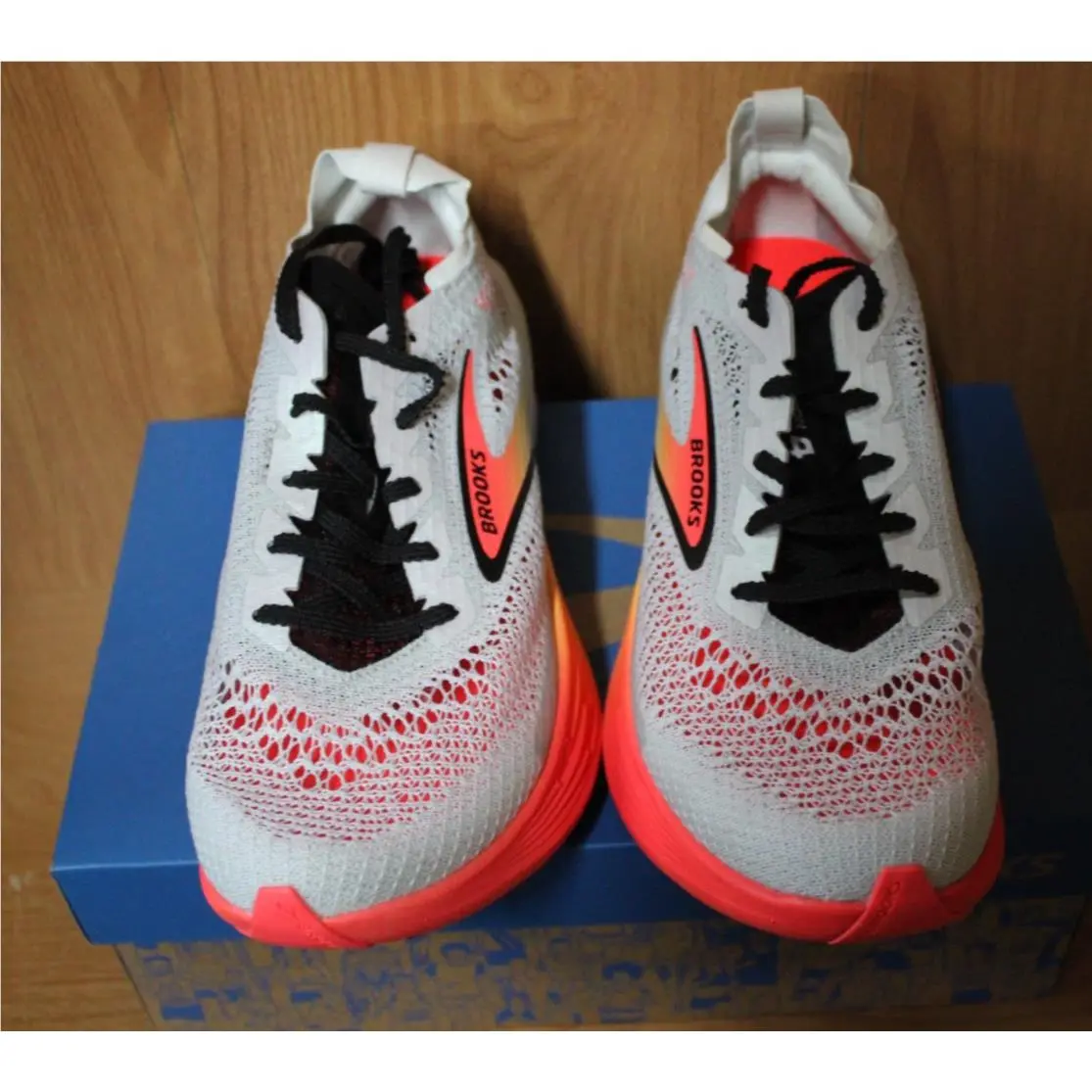 Brooks Hyperion Elite 4 Running Shoes Women`s Size 8 B White-coral