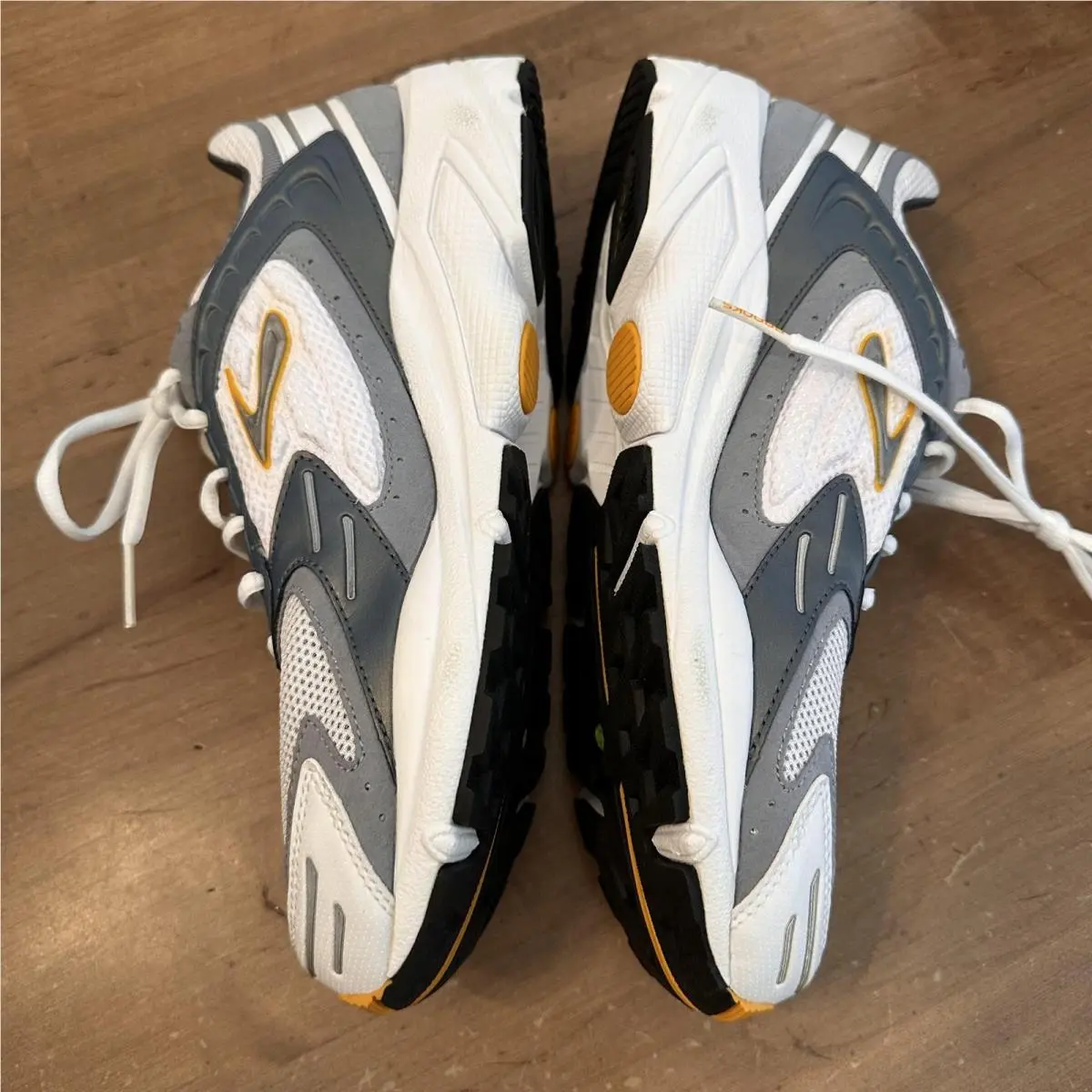 Brooks shoes - Unknown - Unknown - White 1