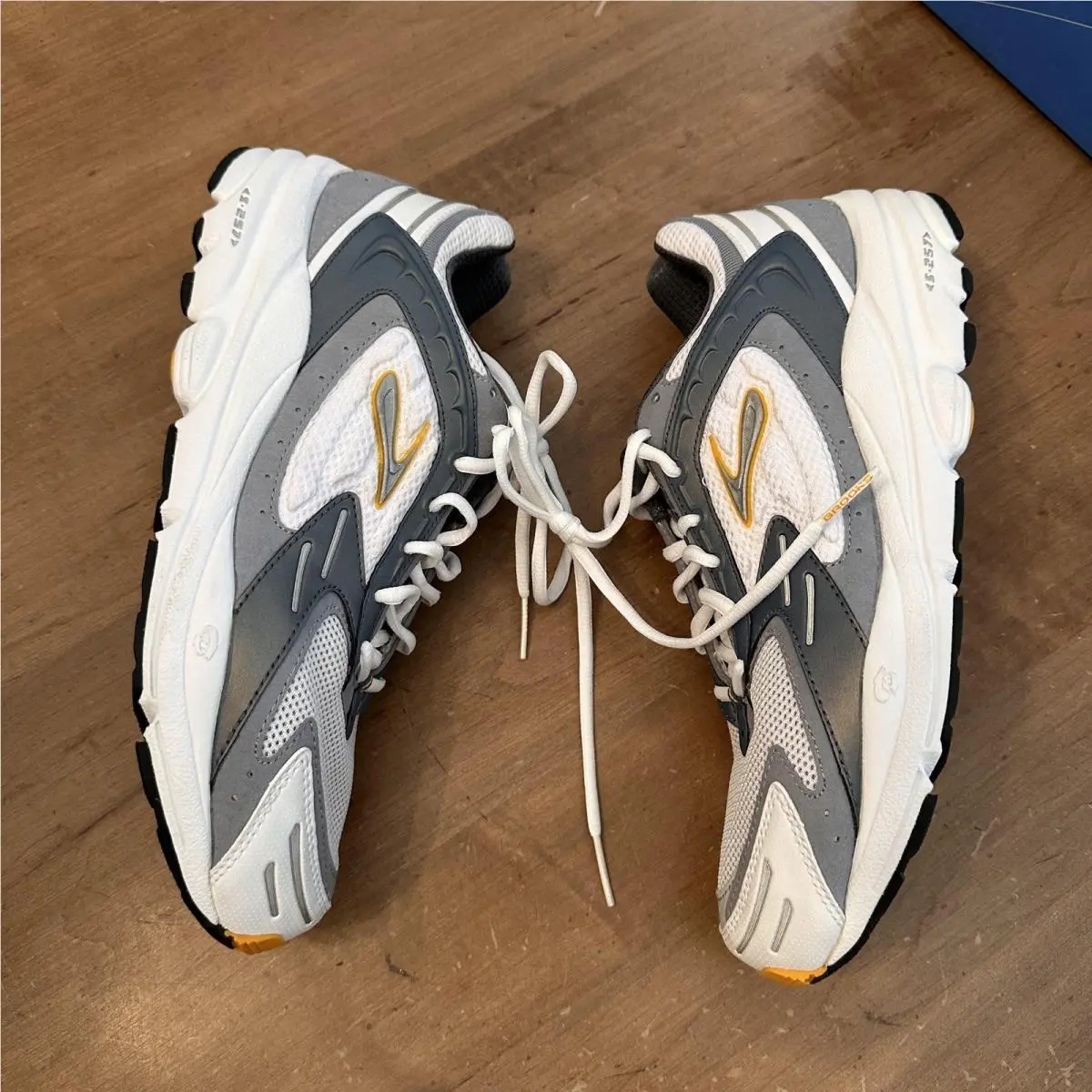 Brooks shoes - Unknown - Unknown - White 2