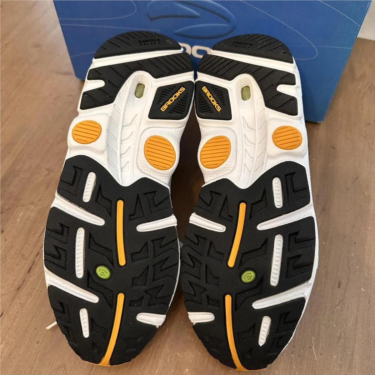 Brooks shoes - Unknown - Unknown - White 3