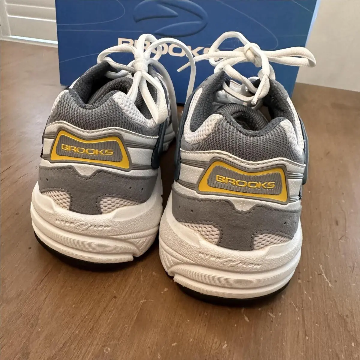 Brooks shoes - Unknown - Unknown - White 4
