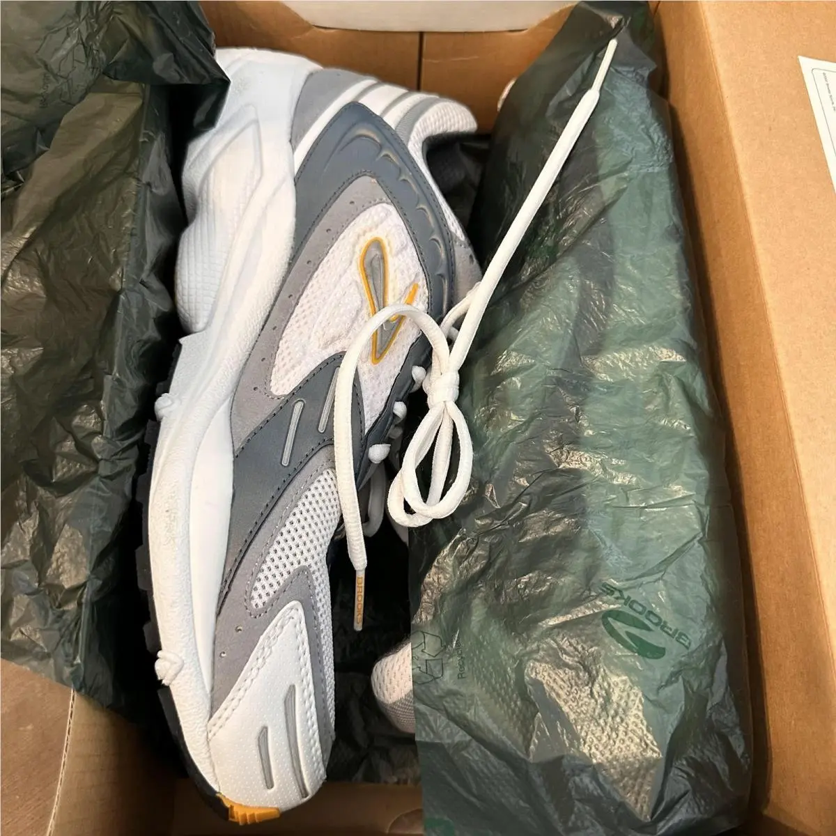 Brooks shoes - Unknown - Unknown - White 6