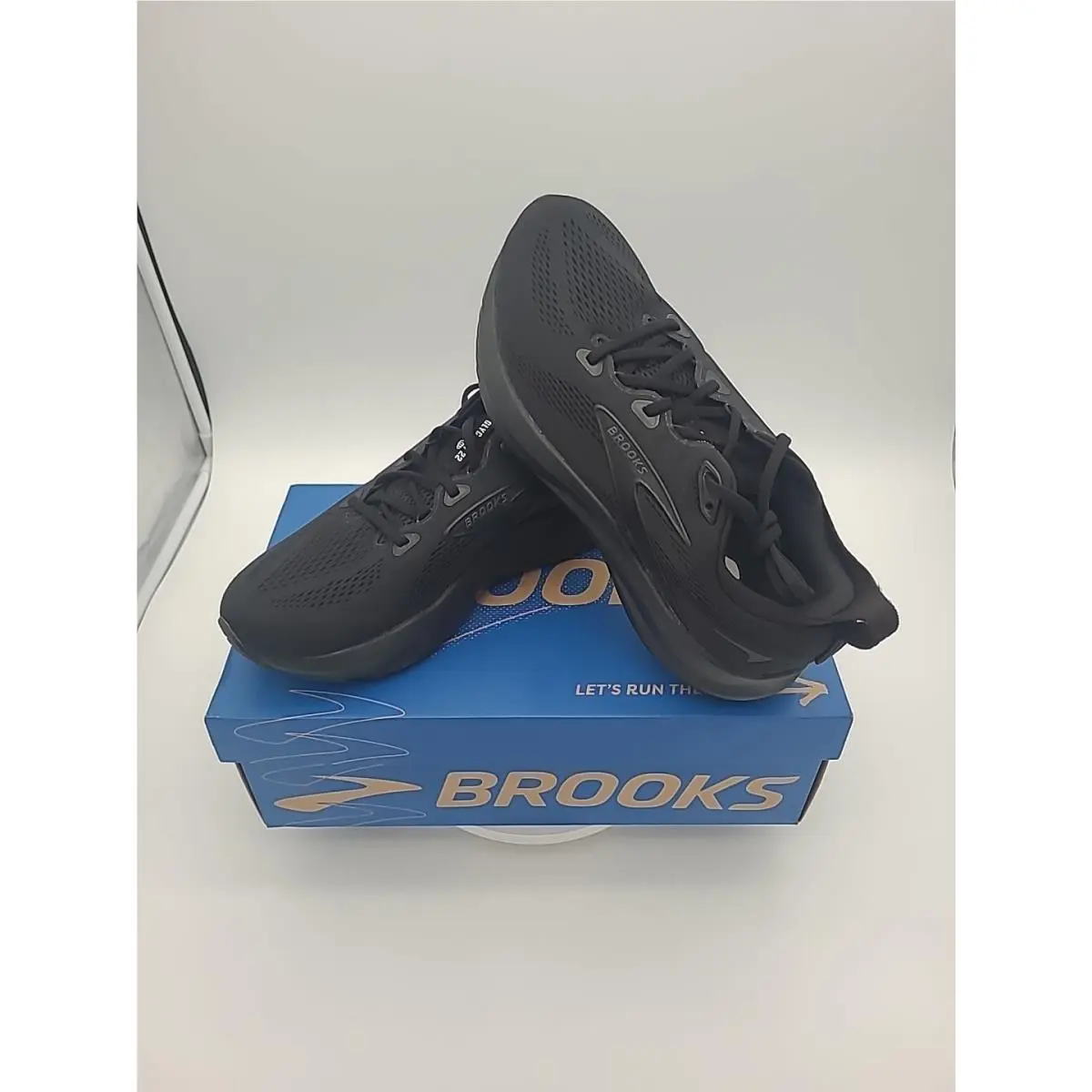 Woman`s Sneakers Athletic Shoes Brooks Glycerin 22 Size 10.5 D Triple Black DS