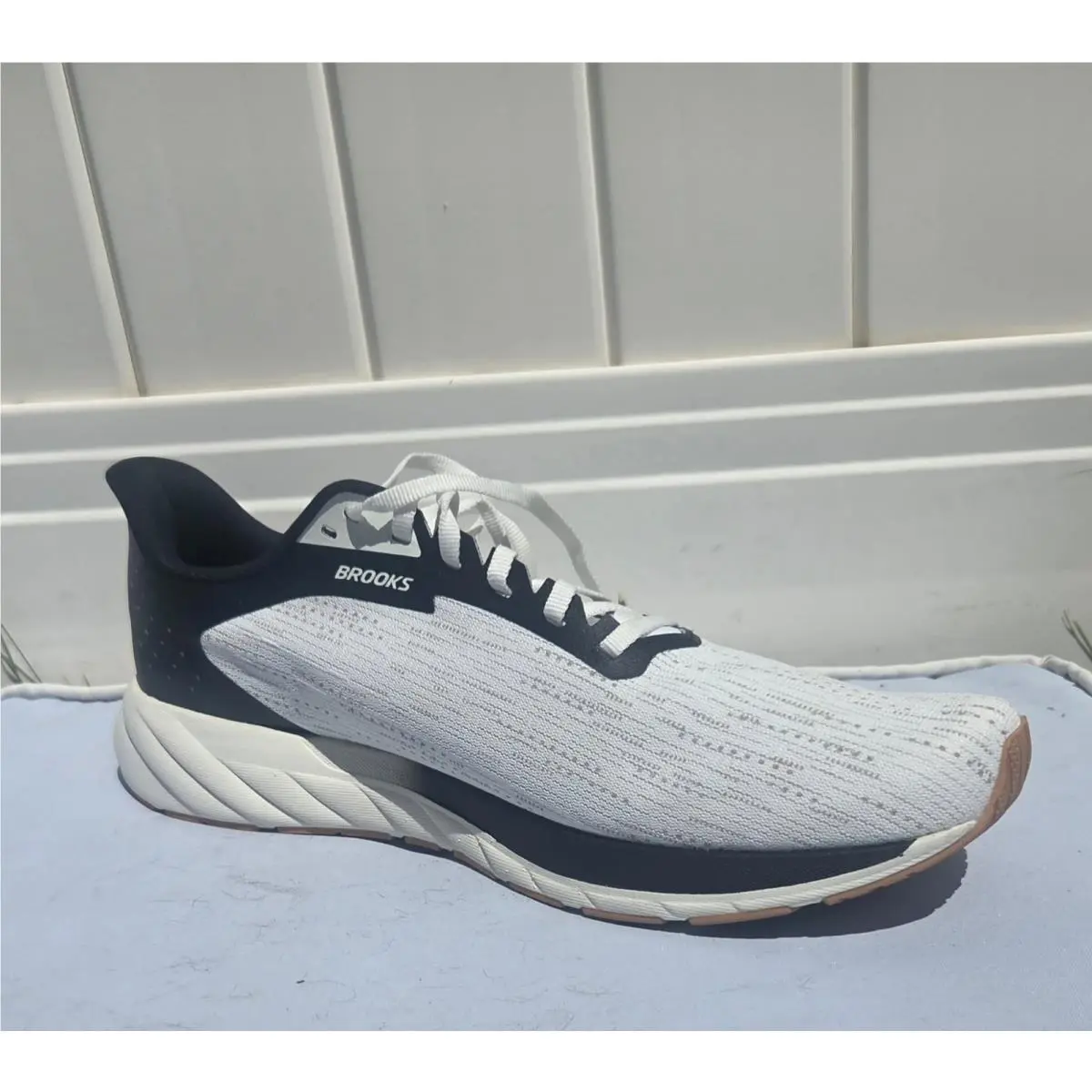 Brooks shoes - Brooks Anthem - Anthem - 1104391D121 - White/Black/Tan (UPC: 195394580181) 2