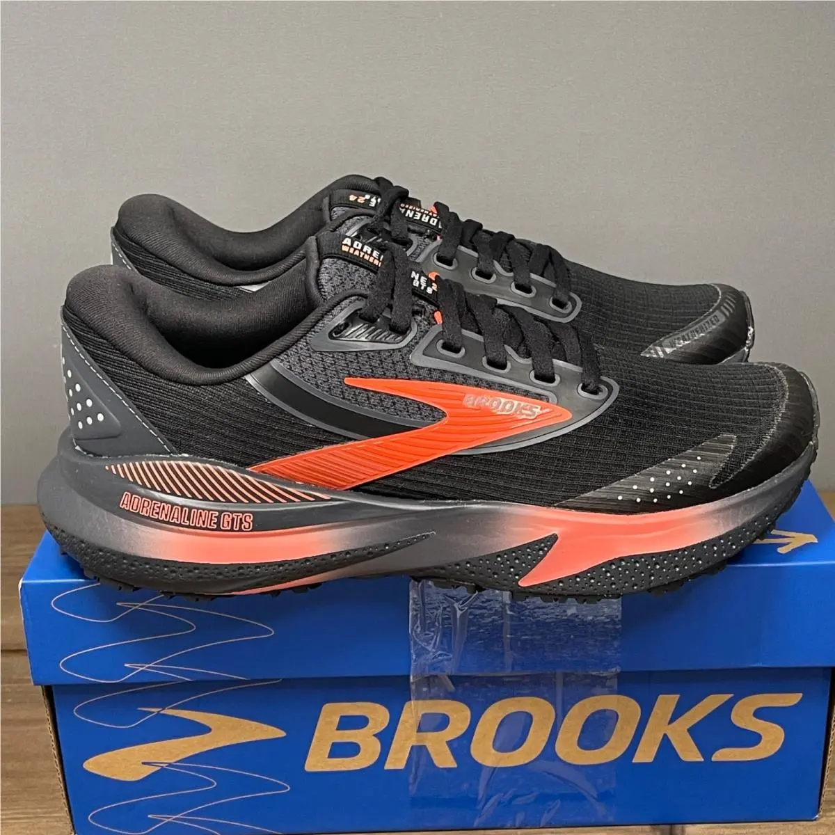 Brooks Women`s Adrenaline Gts 24 Weatherized Sneakers Size 5.5 Black Coral