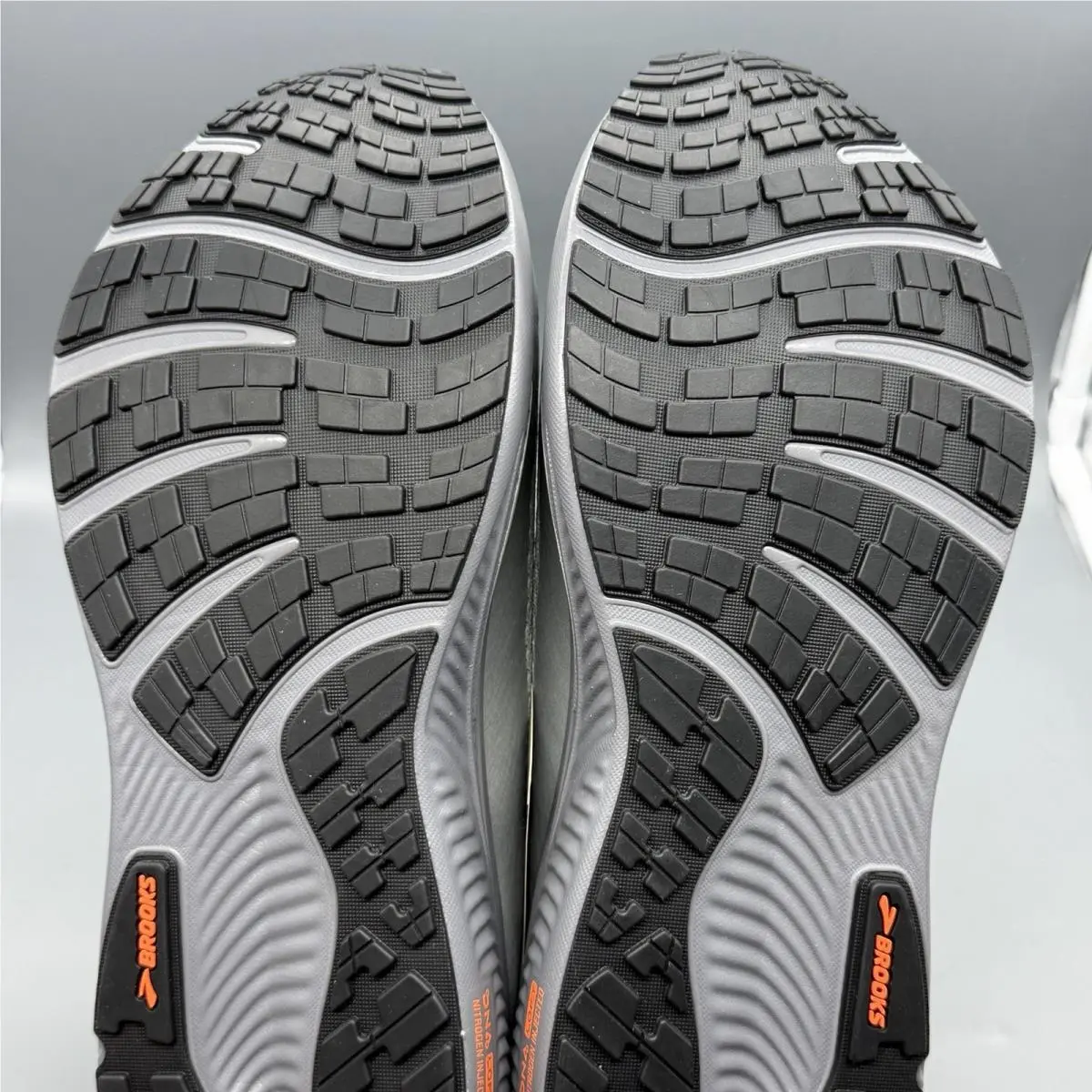 Brooks shoes - Brooks Ghost 17 GTX - Ghost GTX - 1104621D022 - Smoke/Primer Grey/Orange (UPC: 0195394673081) 7