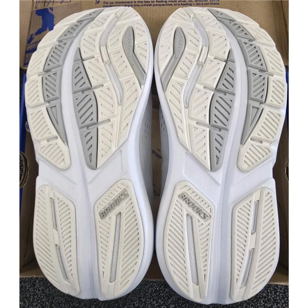 Brooks shoes - Ghost Max 3 - Ghost Max - 120457 1D 181 - White, Grey 2