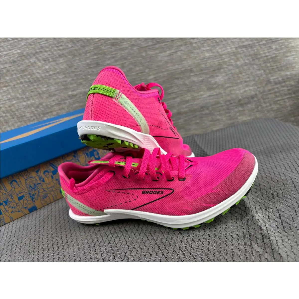 Brooks Draft XC Spikeless Shoes Mens Size 7 Pink Glo Green Running 1000381D661