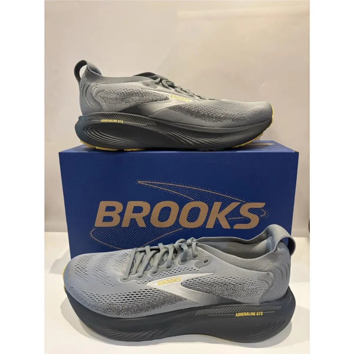 Brooks Men’s Adrenaline Gts 25 Size 10.5 Medium/ D