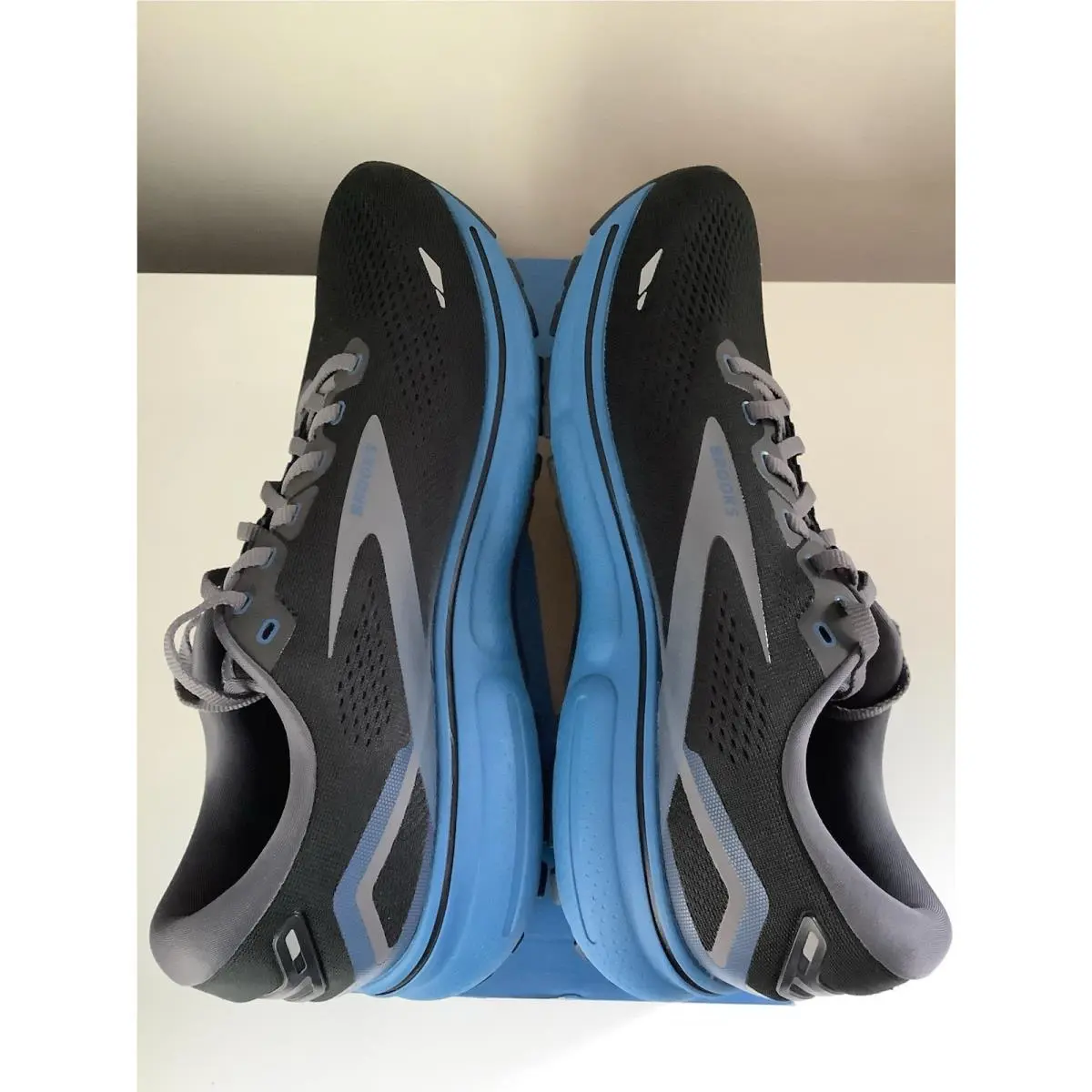 Brooks shoes - Black 1
