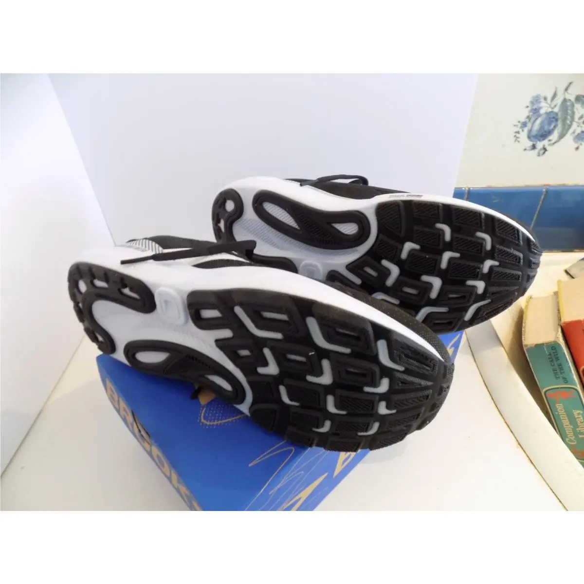 Brooks shoes - Brooks Adrenaline GTS - Adrenaline GTS - Black 1