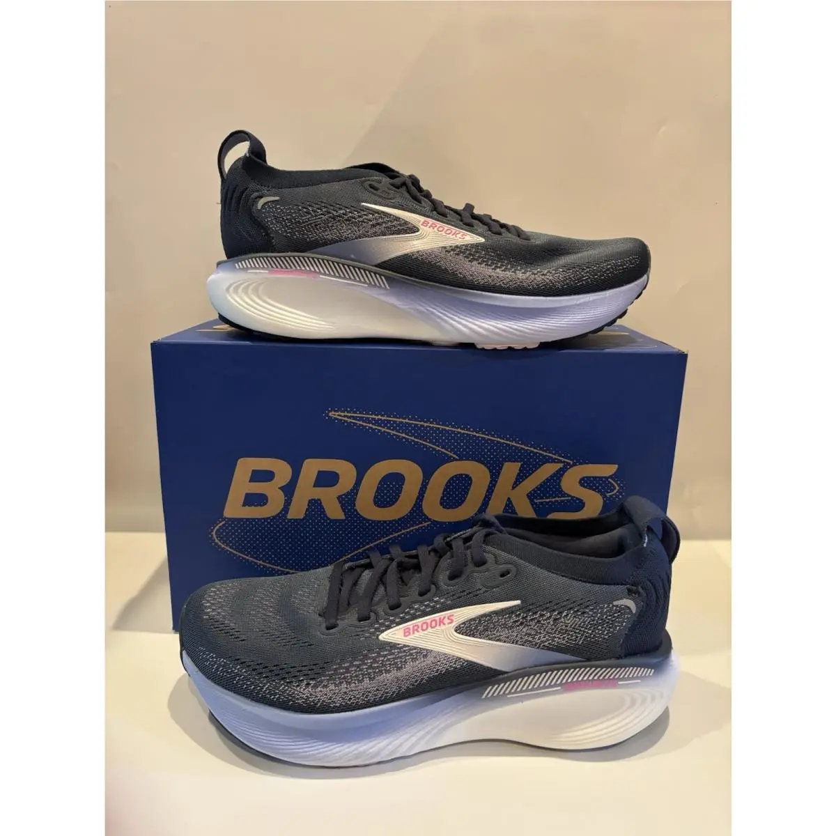 Brooks Women’s Adrenaline Gts 25 Size 9 Medium/ D