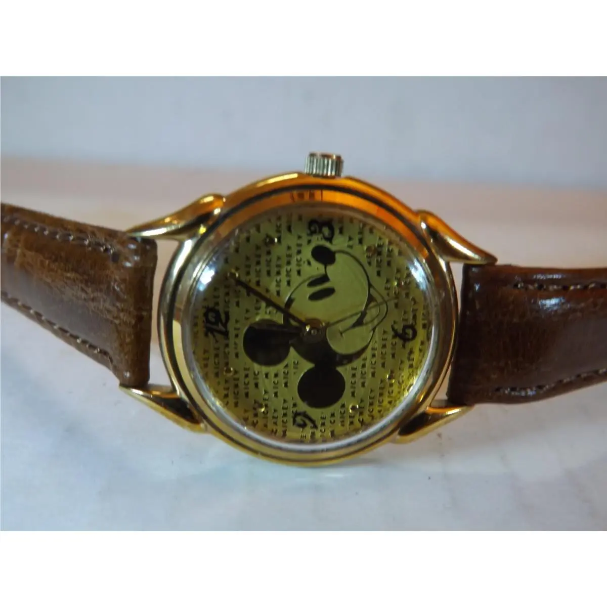 Fossil Disney Store Womens Mickey Mouse Watch Mickey Written on Face -vhtf