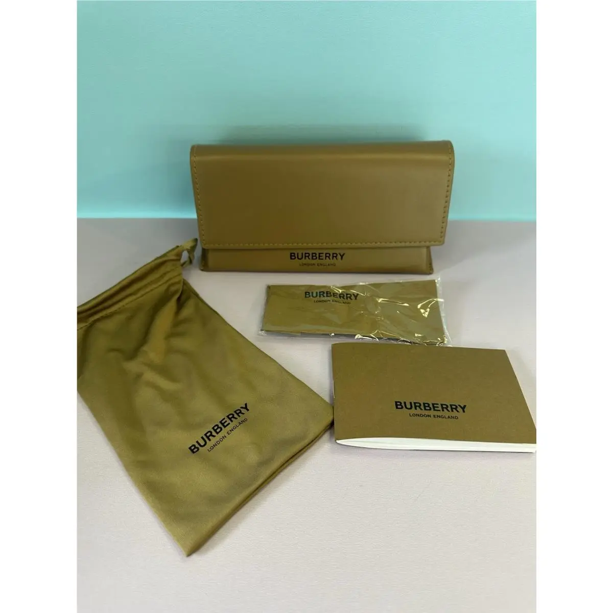 Burberry Brown Leather Magnetic Soft Case 7 Pouch Bag Cloth Manual Sunglasses