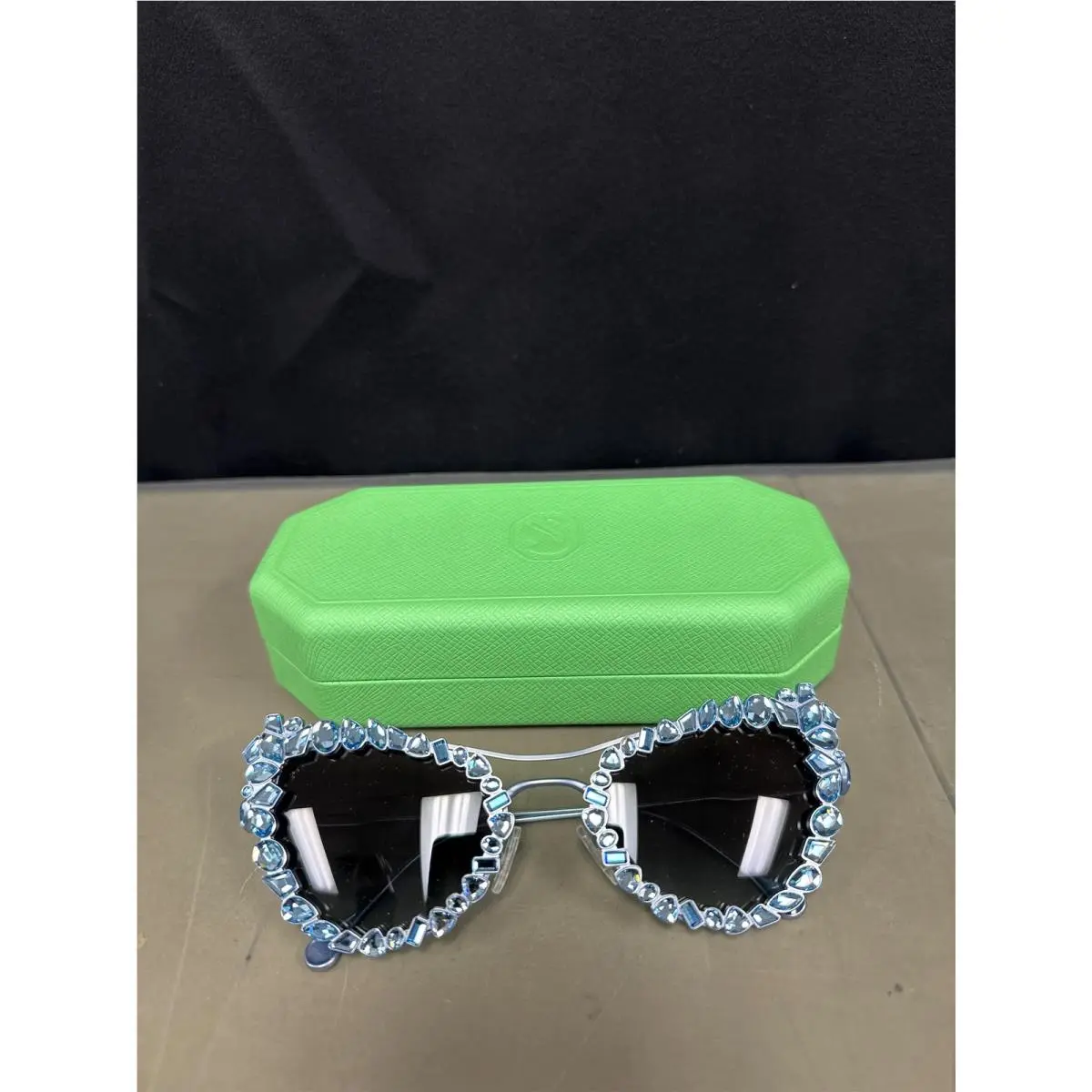 Swarovski 7011