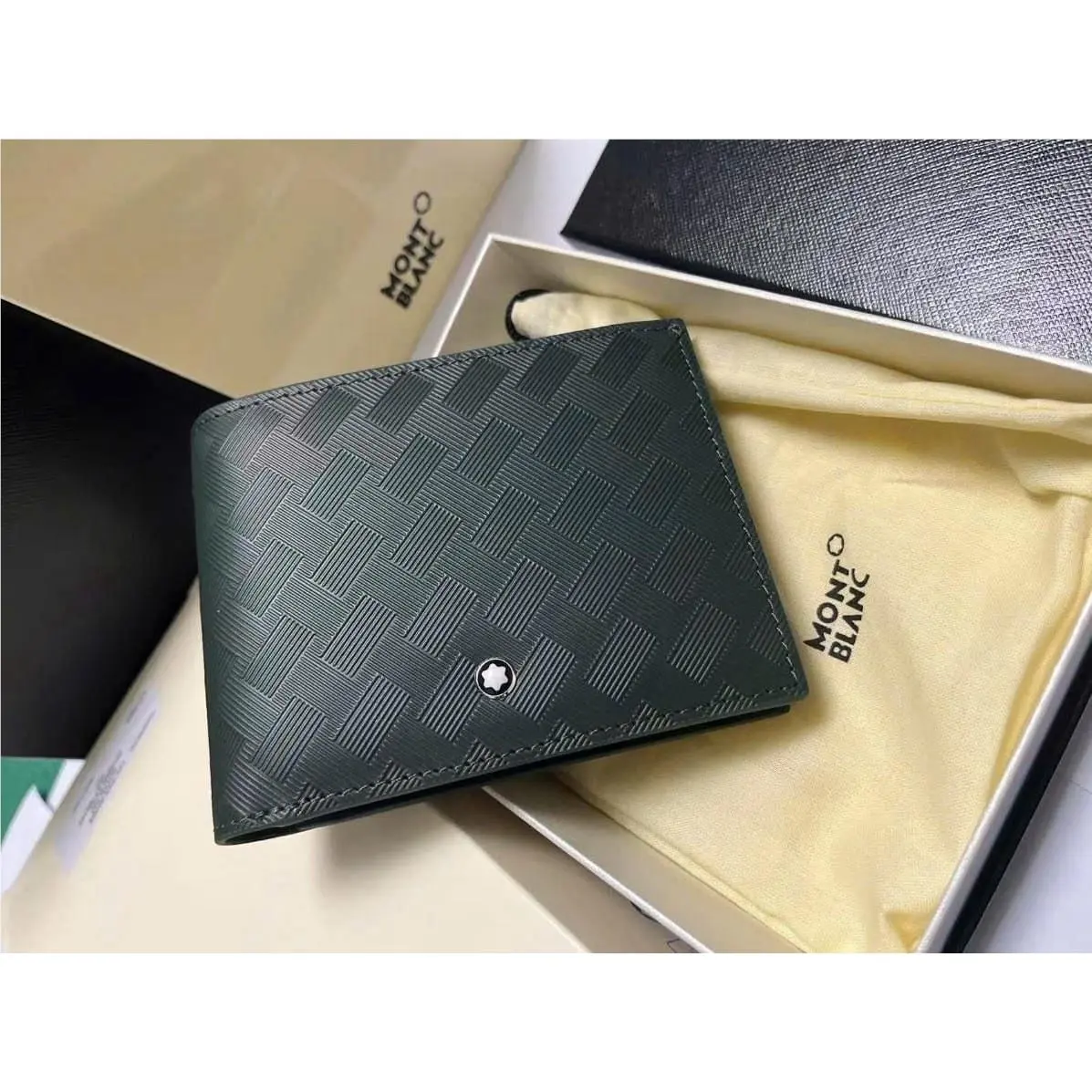 Montblanc Extreme 3.0 Leather Wallet 6CC British Green Full Box