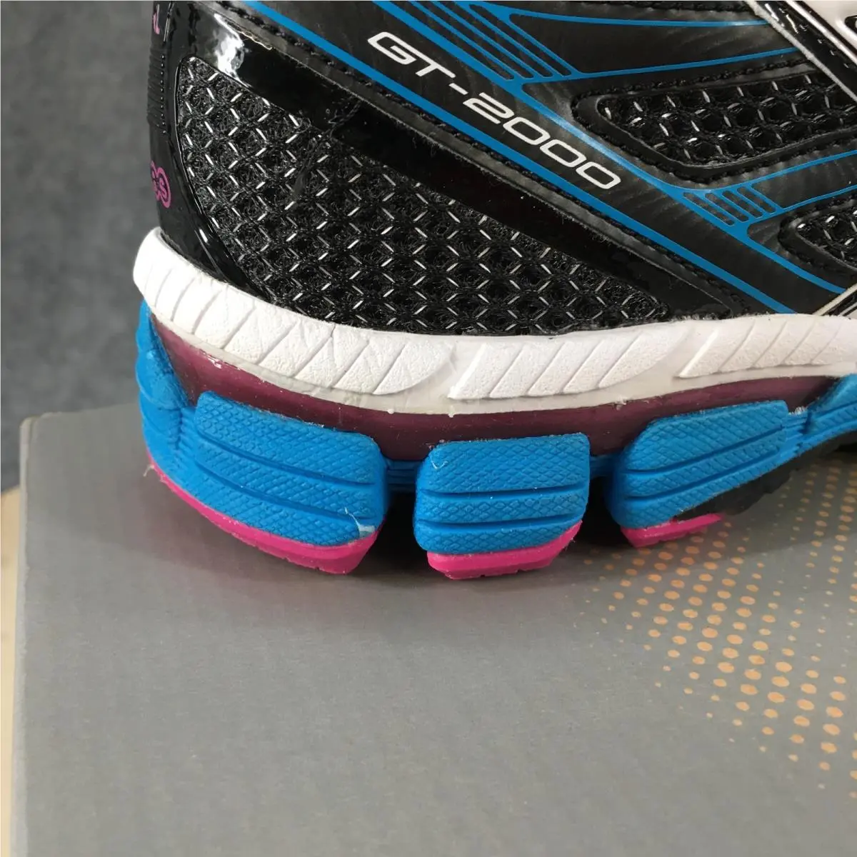 Asics shoes - ASICS GT-2000 - T2L5N - Black 10