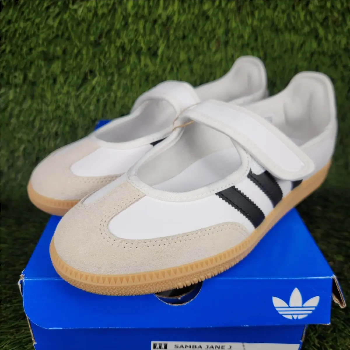 Adidas Samba Jane Youth 4.5 / Womens 5.5 White Black Gum Bottom Classic