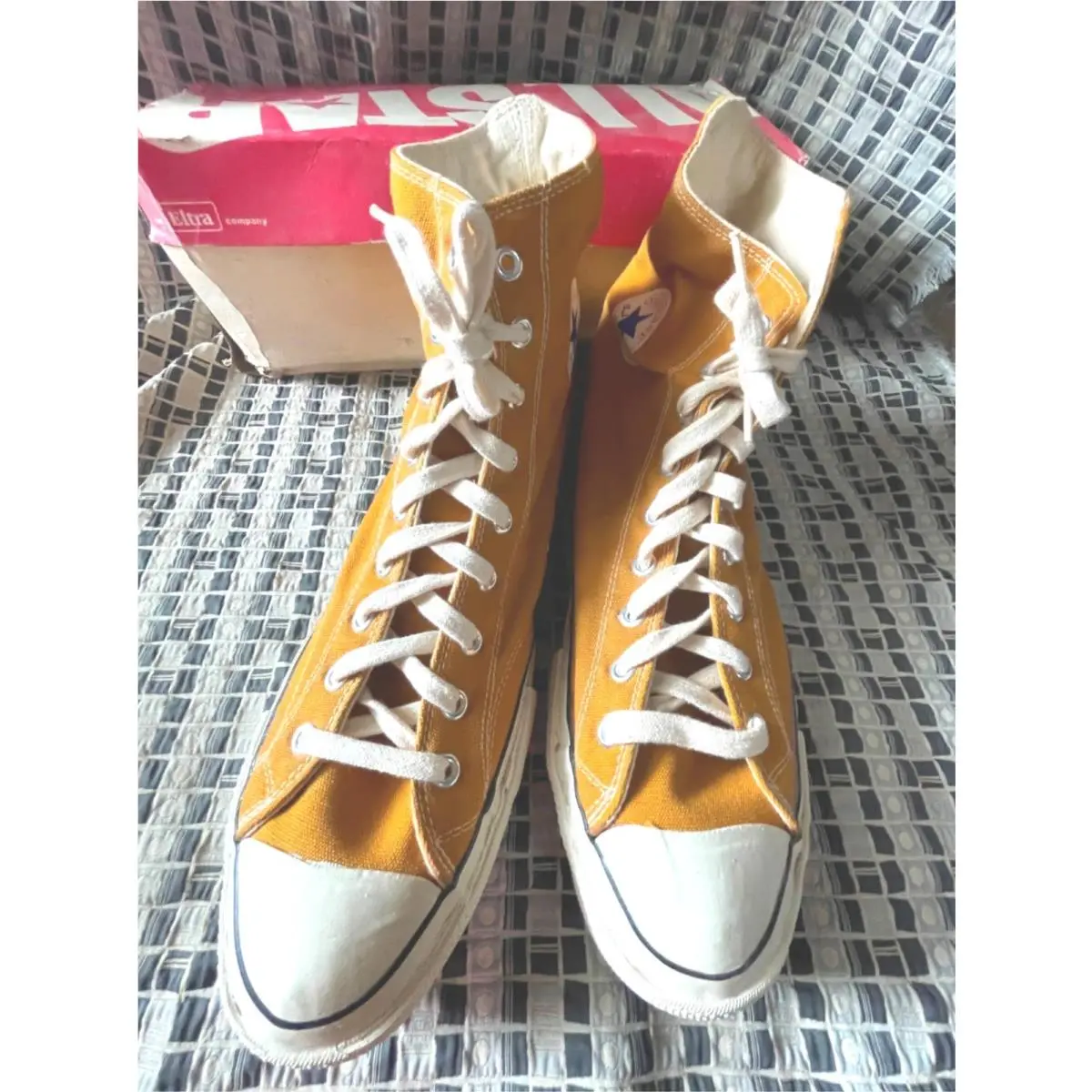Converse shoes - Yellow 2