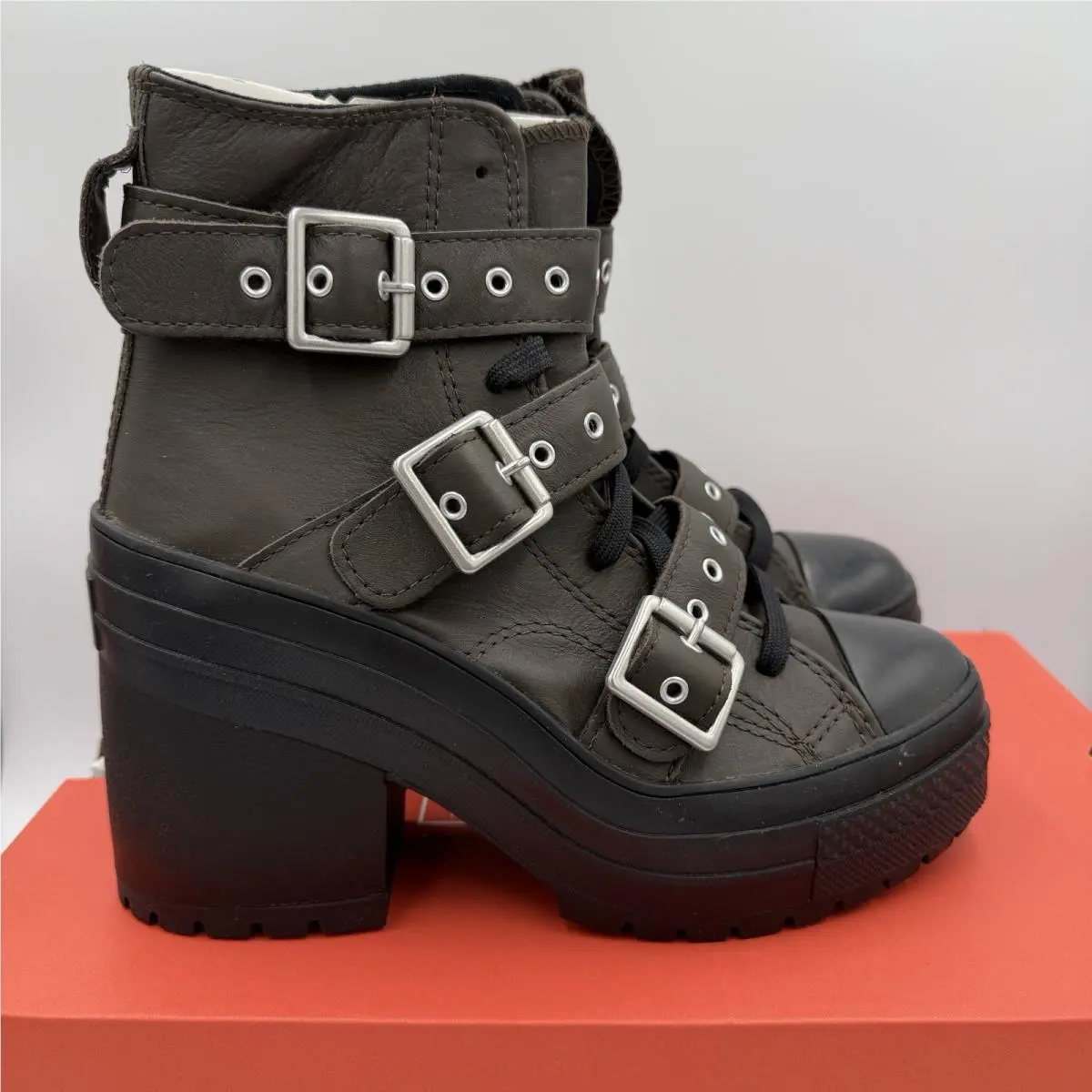 Converse Chuck 70 De Luxe Heel Leather Buckles Women`s Boots Size 6.5 A12209C