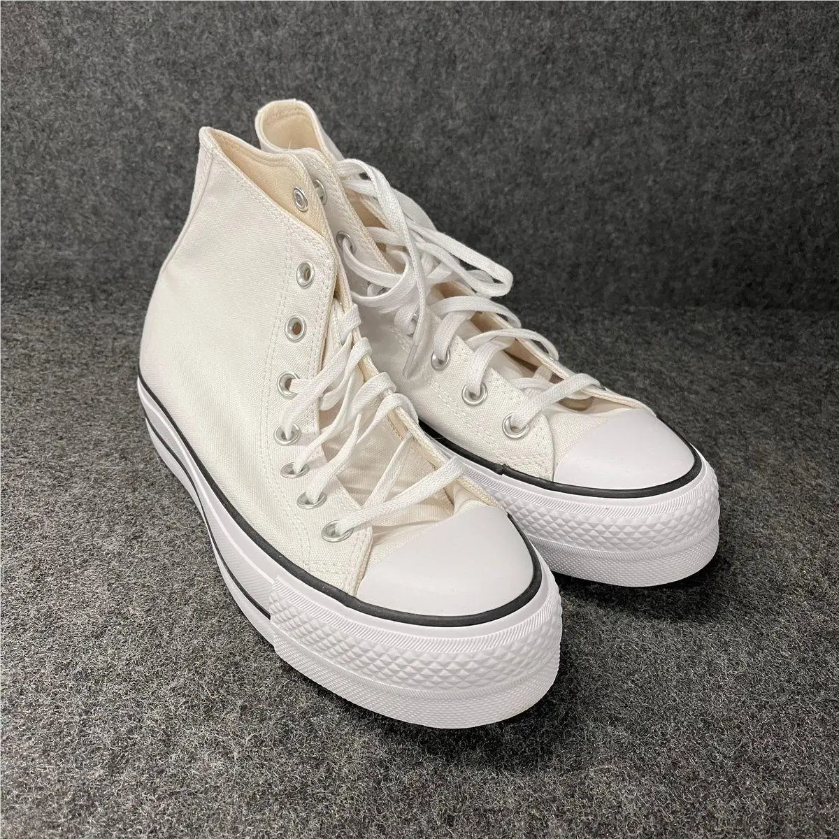 Converse Chuck Taylor All Star Hi Top Shoes Women`s Size 7.5 White