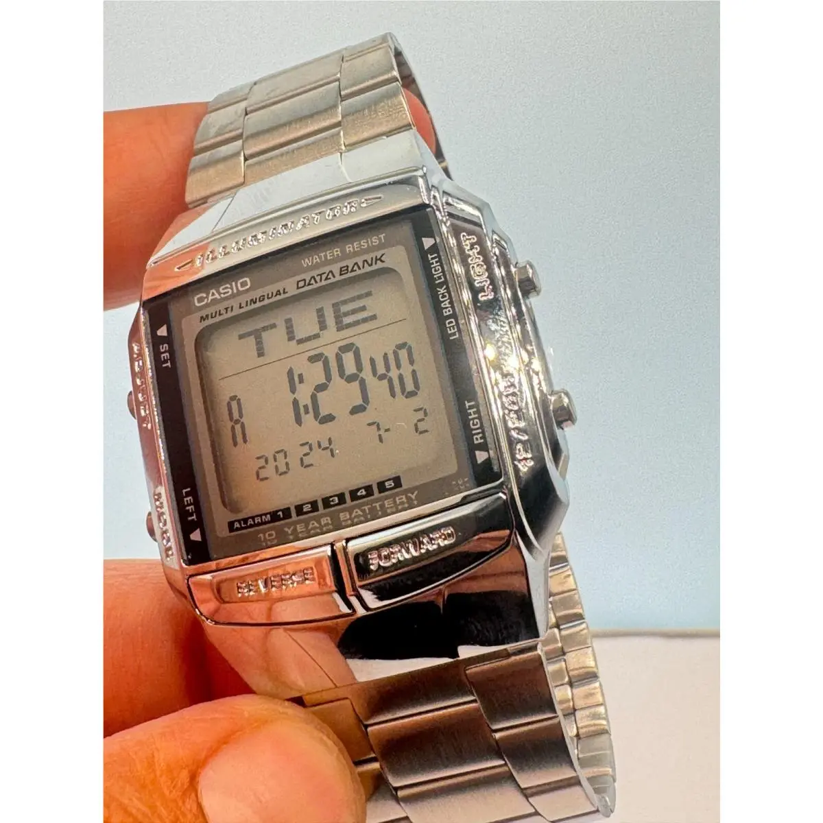 Casio Watch For Men Medium Size 35 mm Diameter Fits 8 Inches Long Item