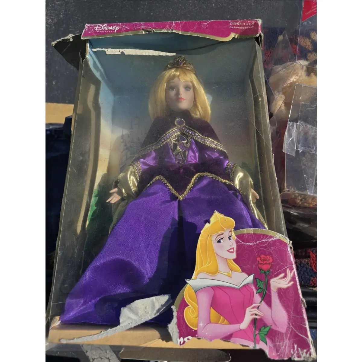 Disney Princess Aurora Porcelain Keepsake Figure Doll Brass Key 683001