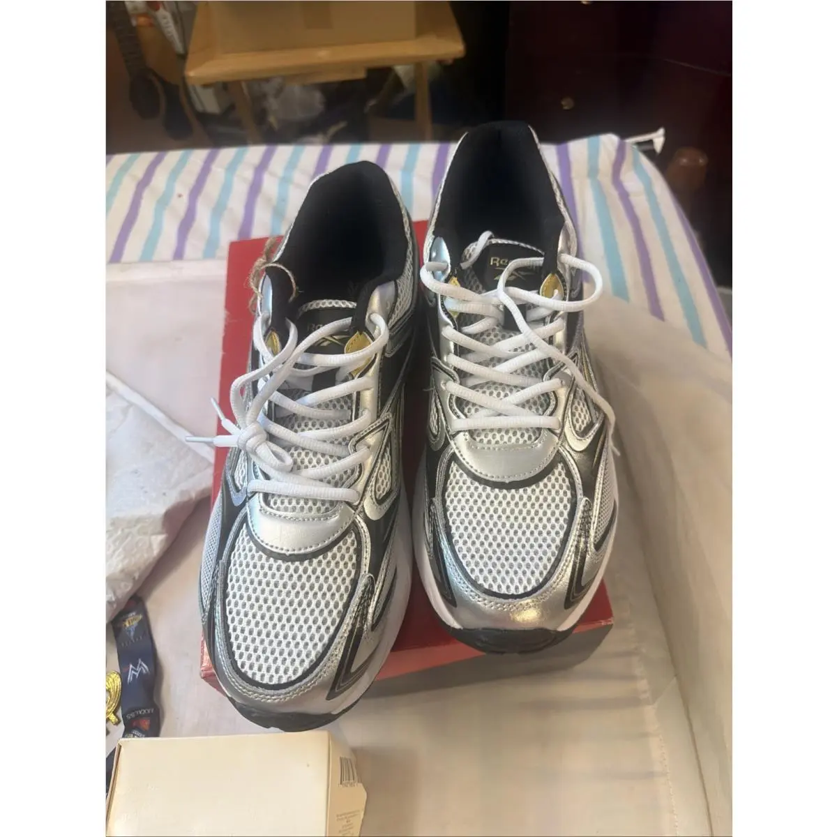 Reebok Ionic Bond Men`s Size 13M White Black Silver Gold AR30302M Mens Sneakers