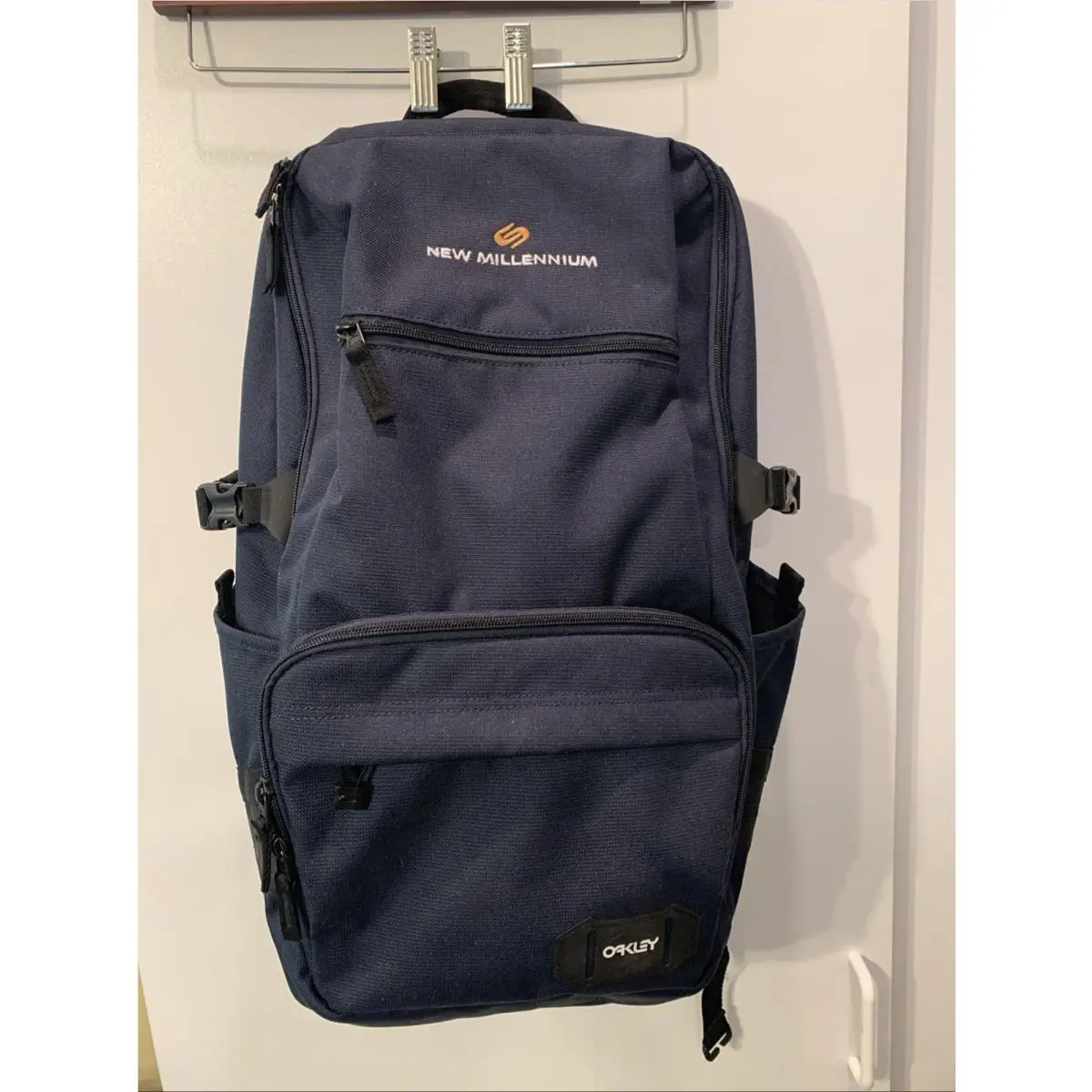 Oakley Men`s Laptop Backpack Hiking Travel Padded Navy Blue