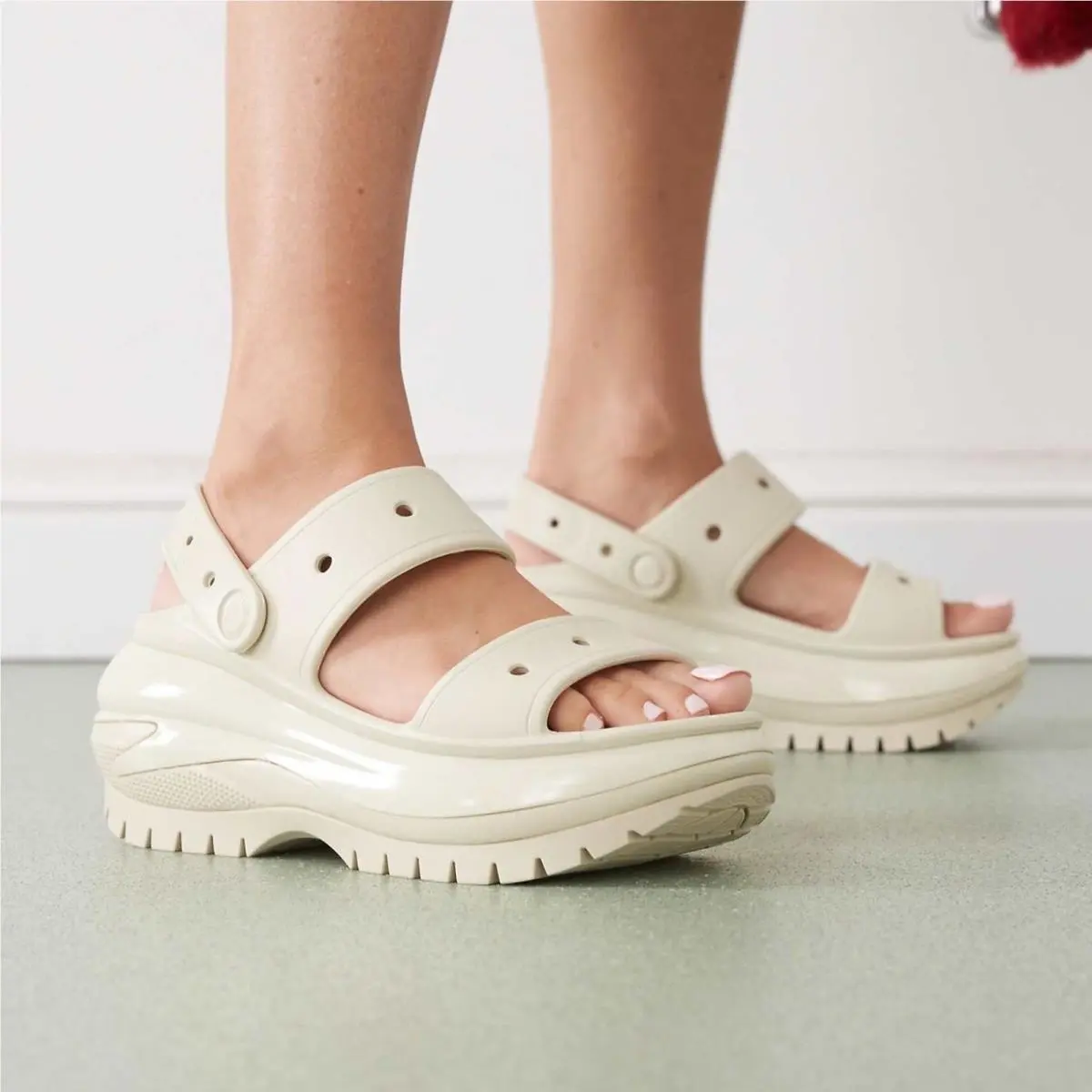 Crocs shoes - Mega Crush Sandal - Mega Crush Sandal - Ivory 0
