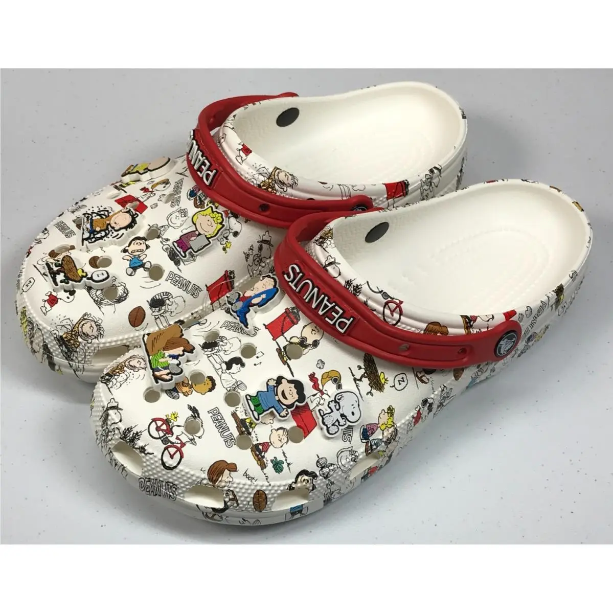 Crocs Limited Edition Peanuts Classic TV Show Clog Snoopy Mens Size 11
