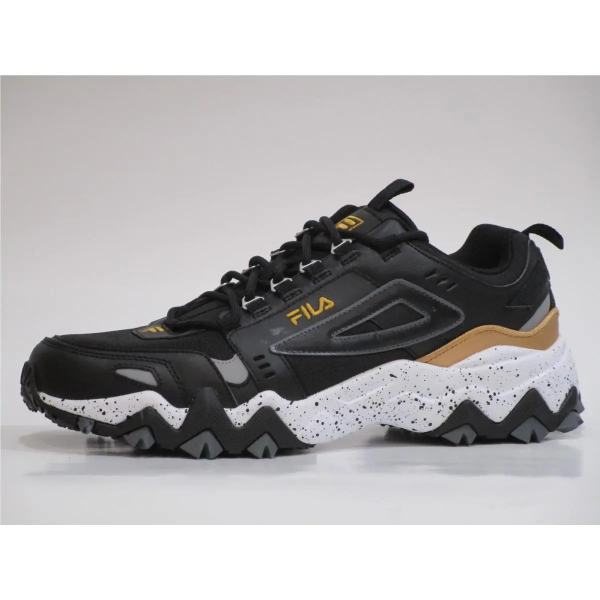 Fila Men`s Oakmont TR Sneaker Shoes Size 11 M US Shoe Box a Little Smashed