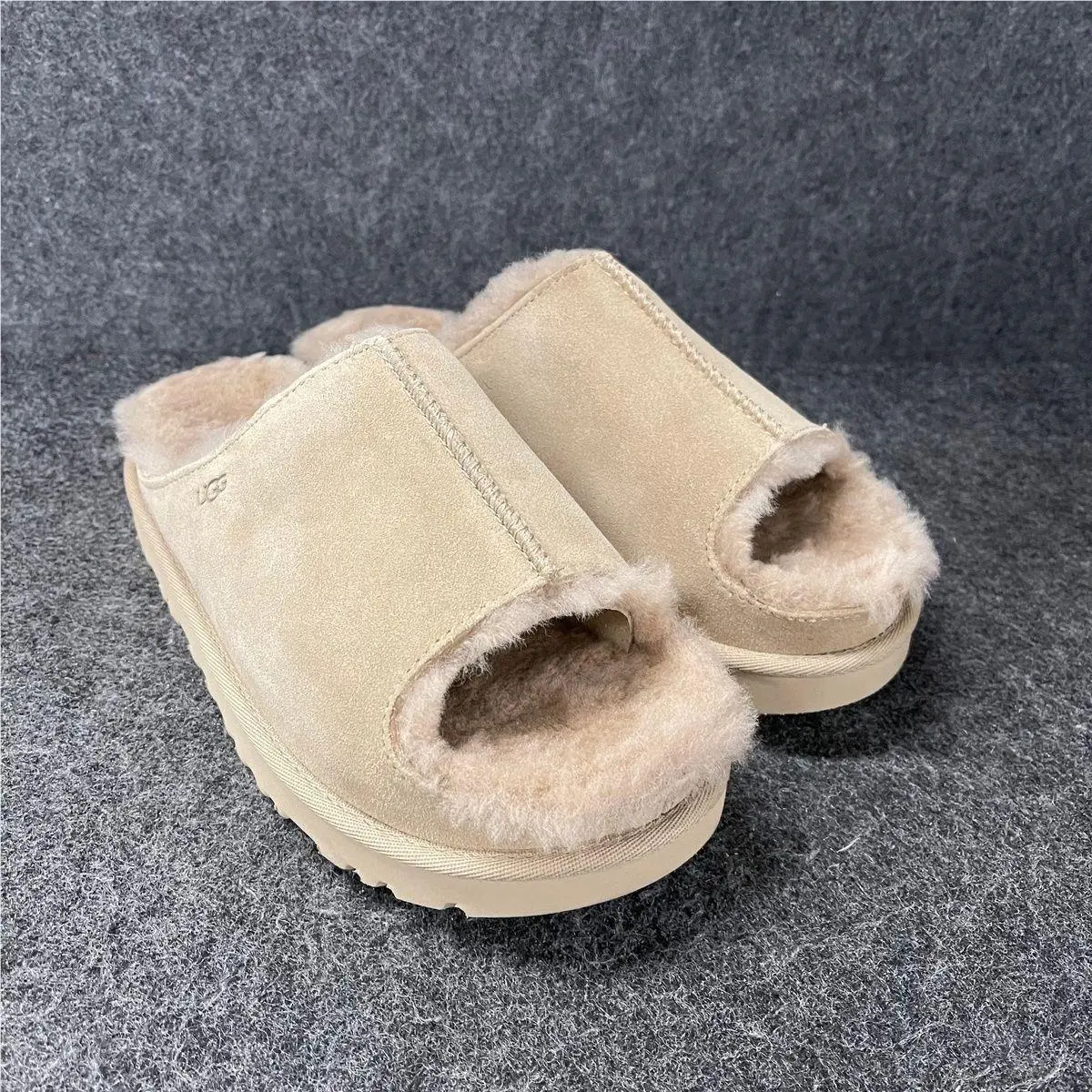 Ugg Greenport Slide Sandals Women`s Size 7 Sand 1167610