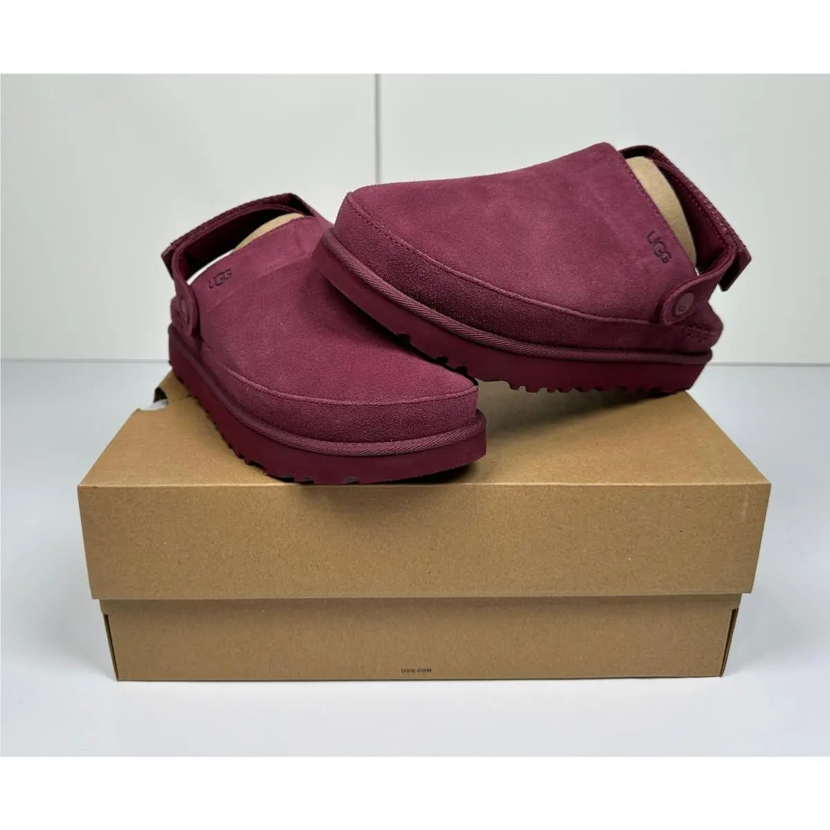 Ugg Women`s Goldenstar Cozy Clogs Burgundy Size 8 025S