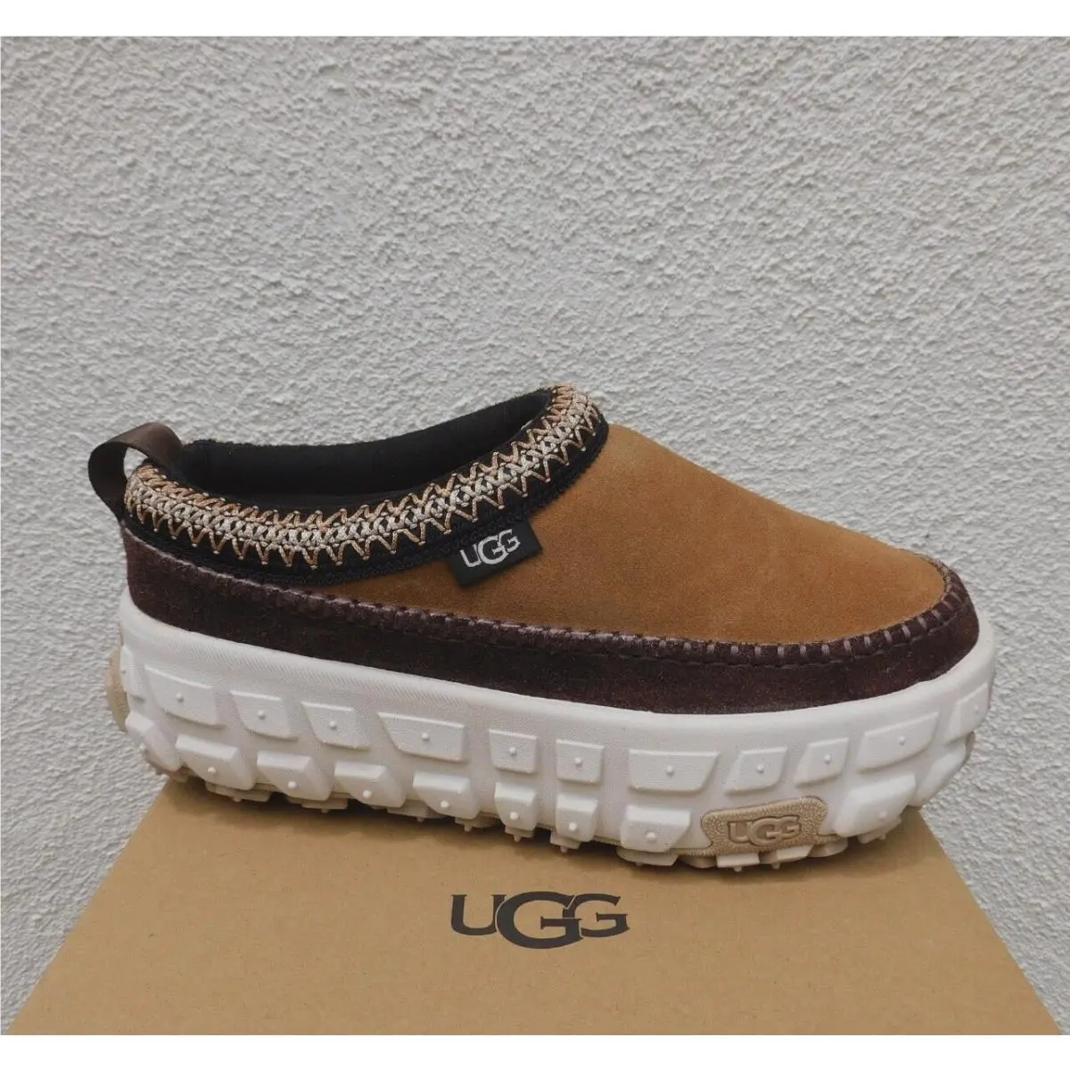 UGG shoes - Chestnut/ Ceramic (UPC: 197634186535) 0