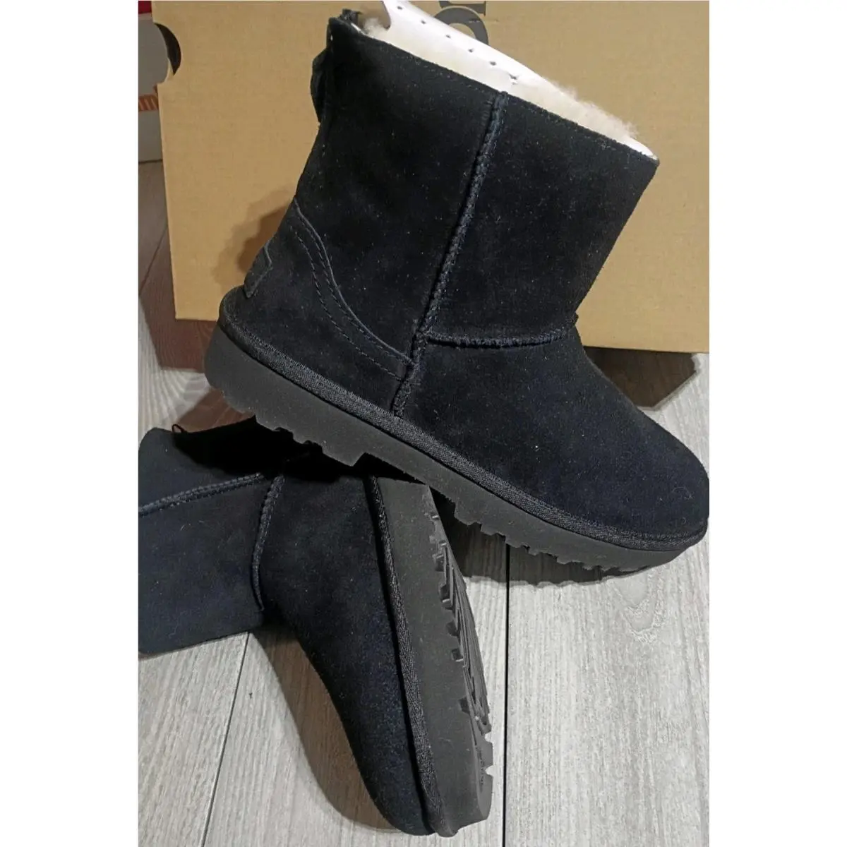 Women`s Ugg Marais Black Suede / Sheepskin Rear Zip Up Boot Sz 8.0