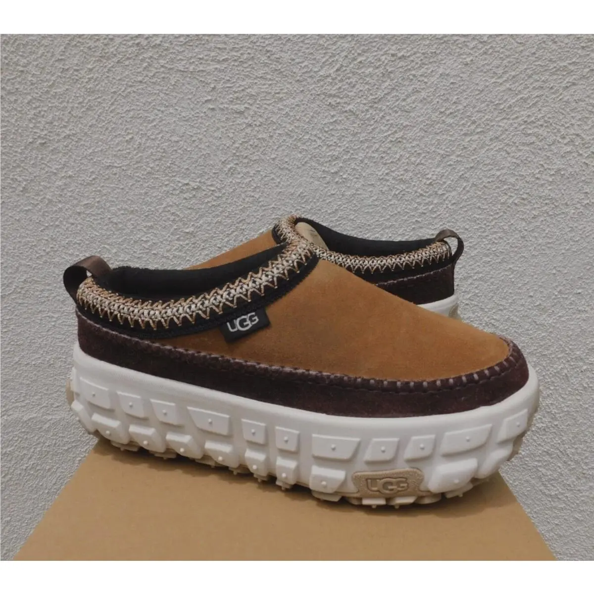 UGG shoes - UGG Venture Daze - Venture Daze - Chestnut/ Ceramic (UPC: 197634186528) 1