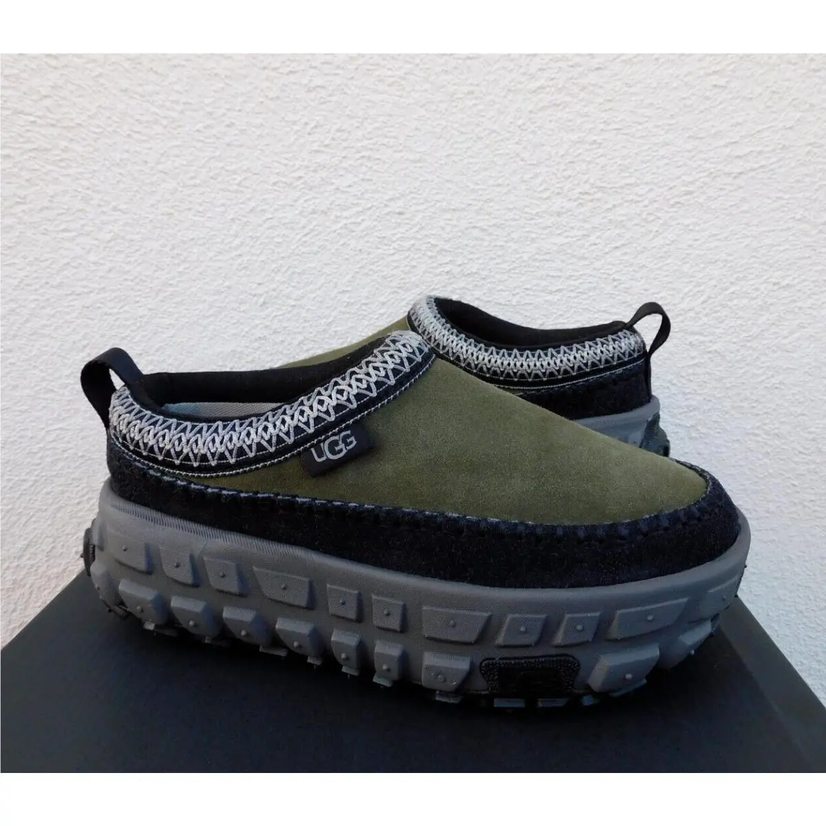 Ugg All Gender Venture Daze Platform Sneaker Shoe Women US 12/ Men US 11