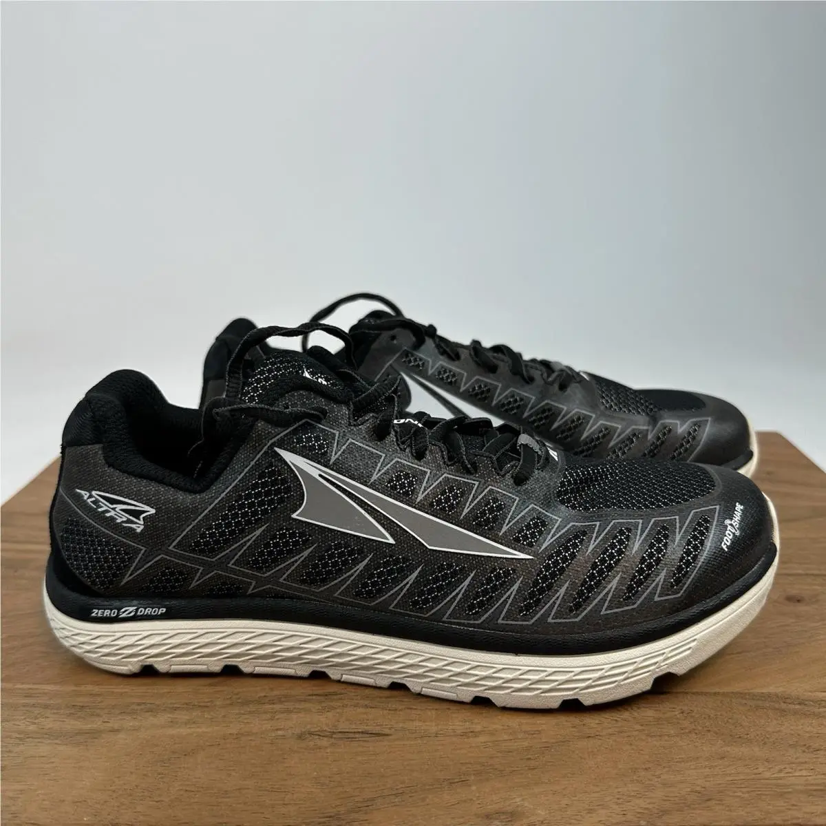 Mens Altra One V3 Black Athletic Road Running Sneakers Shoes Size 7 M
