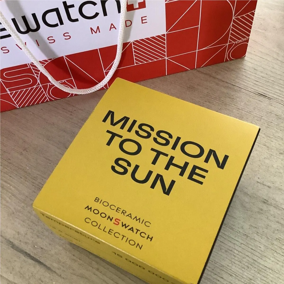 Swatch Omega Mission To The Sun Men`s Yellow Watch - SO33J100 - Mint