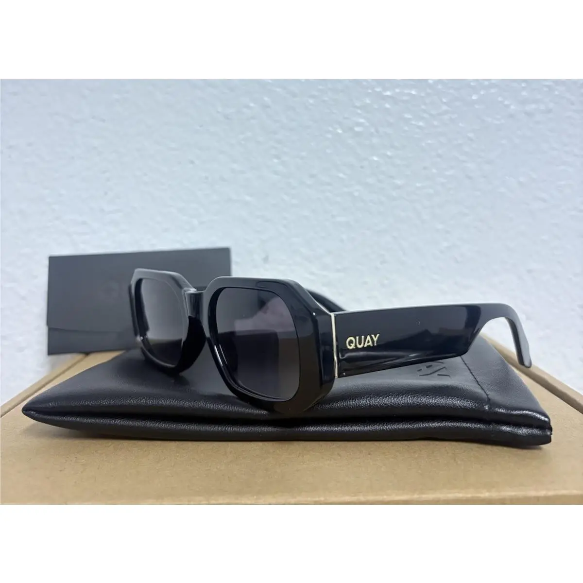 Quay Women’s Hyped Up Sunglasses Color Black Frame/smoke Lens