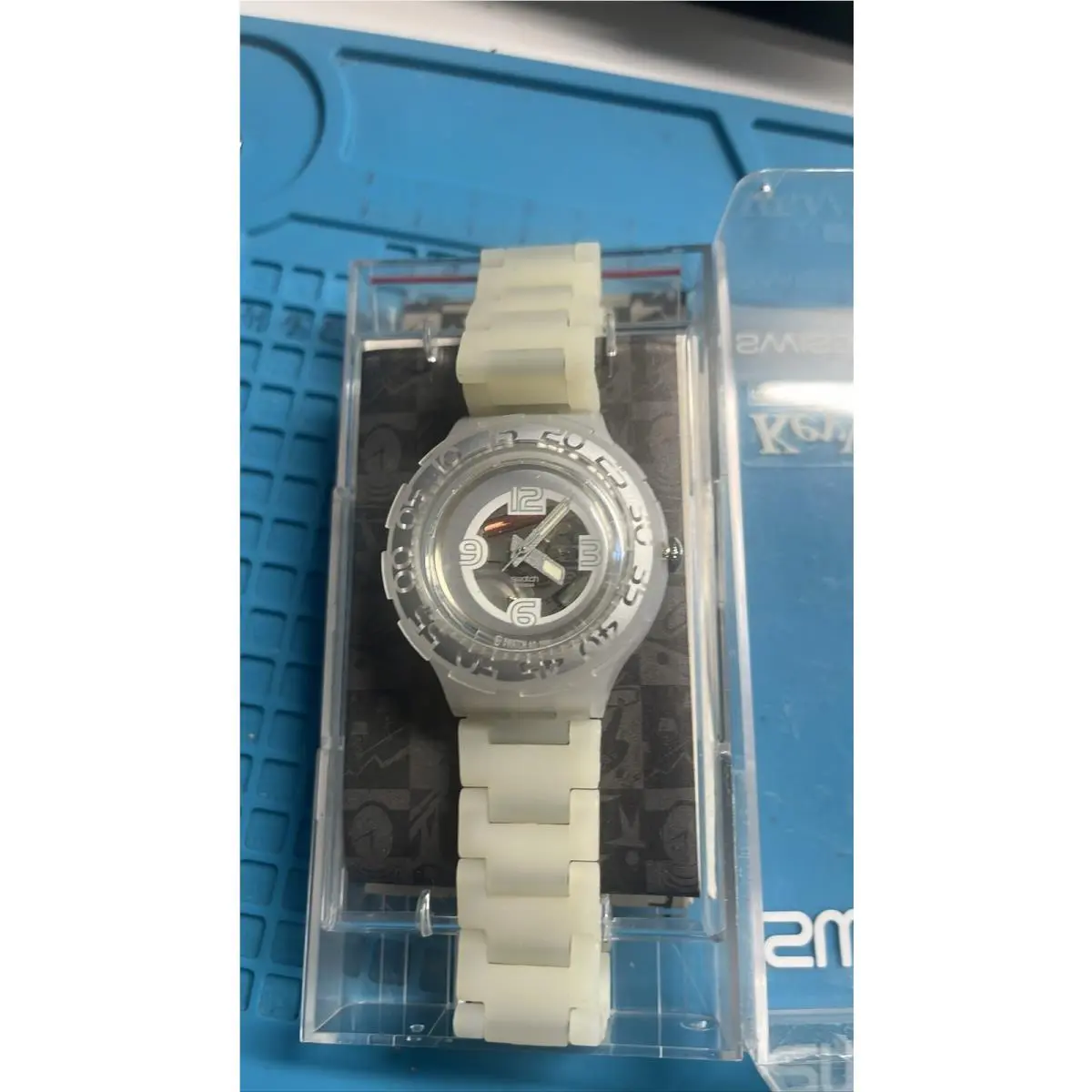 Swatch Ski Pass Snowpass Watch Clear White Analog Swiss