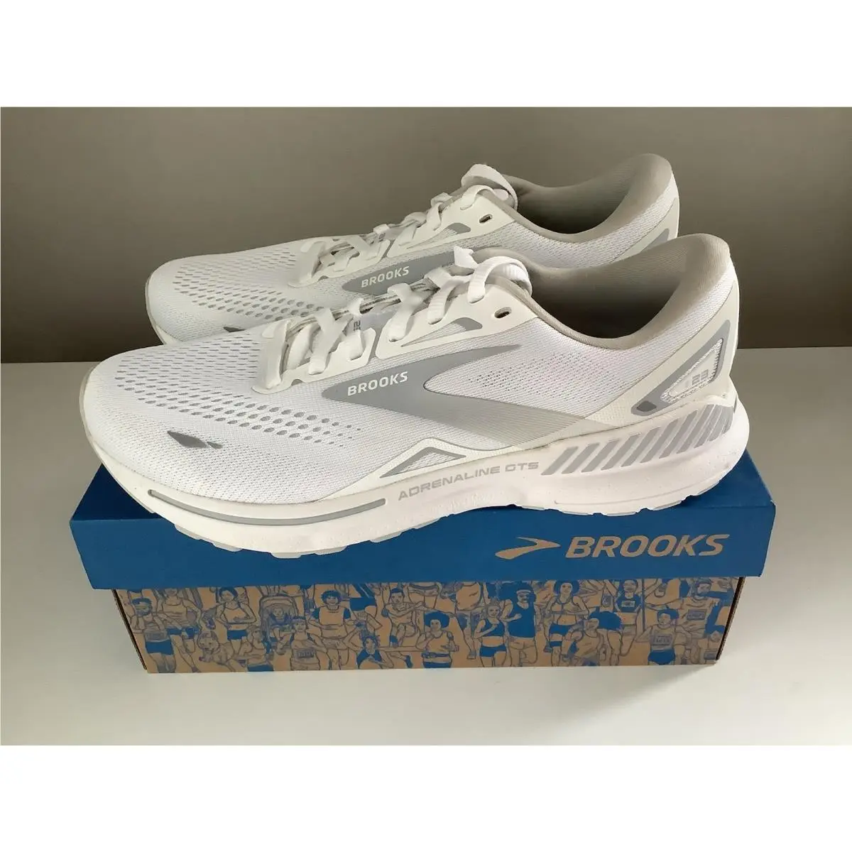 Brooks Adrenaline Gts 23 Women`s Running Shoes - White - Sz 9.5 D Wide