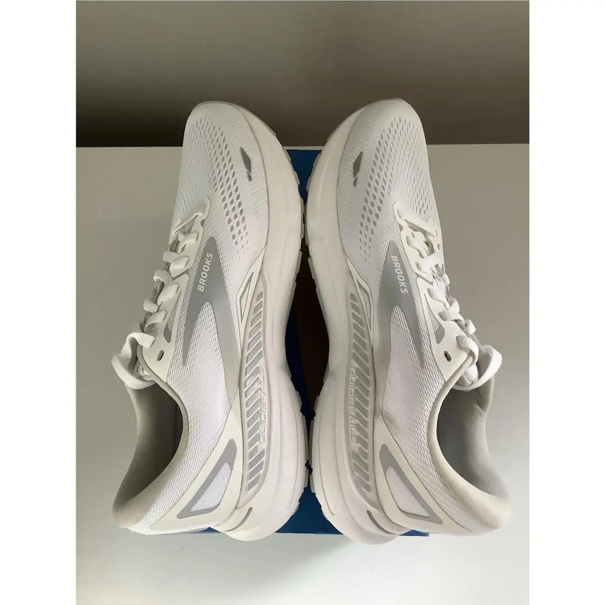 Brooks shoes - White 1