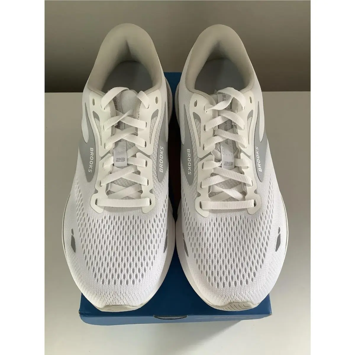 Brooks shoes - White 2