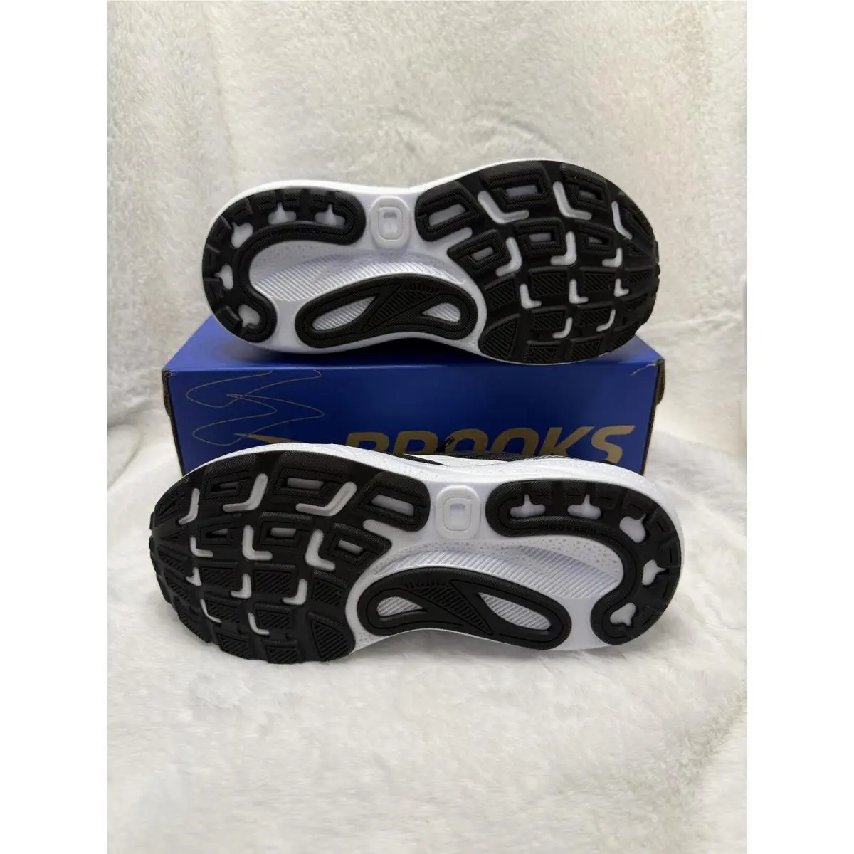Brooks shoes - Black 2