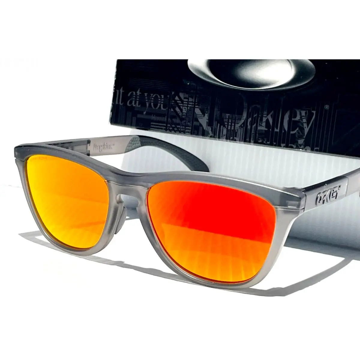 Oakley Frogskins Range Matte Grey Smoke Polarized Galaxy Ruby Lens Sunglass 9284