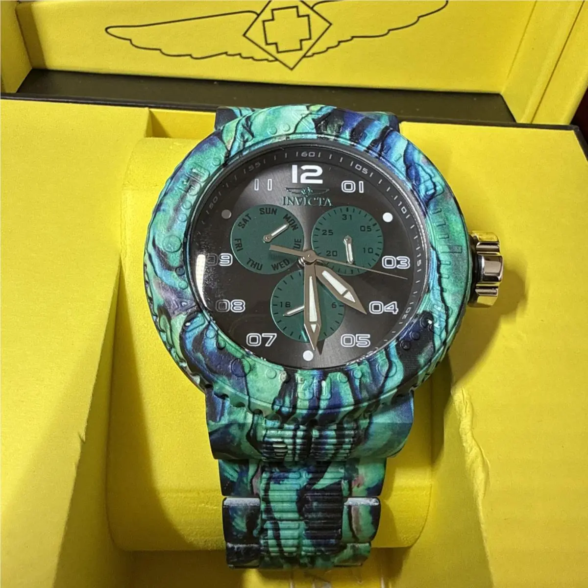 Invicta Pro Diver Neoart Flux 50209 52mm Unique Aqua Plating Steel Quartz Watch