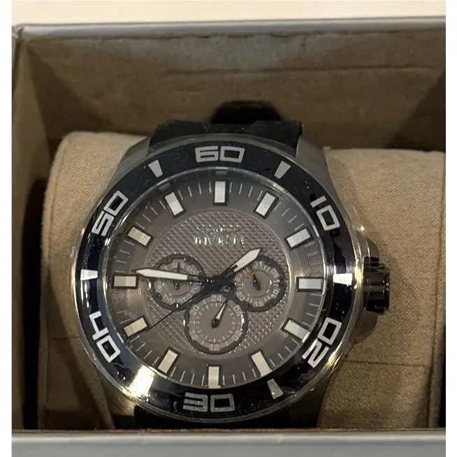Invicta 30112 Men`s Pro Diver Chrono Grey Dial Black Strap Watch