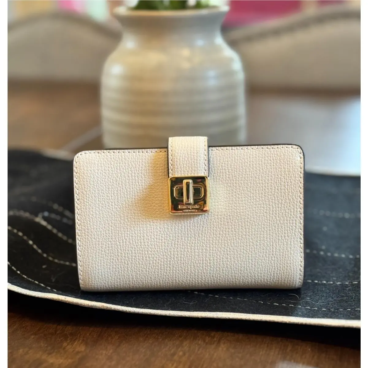 Kate Spade New York Phoebe Turnlock Medium Leather Wallet Meringue